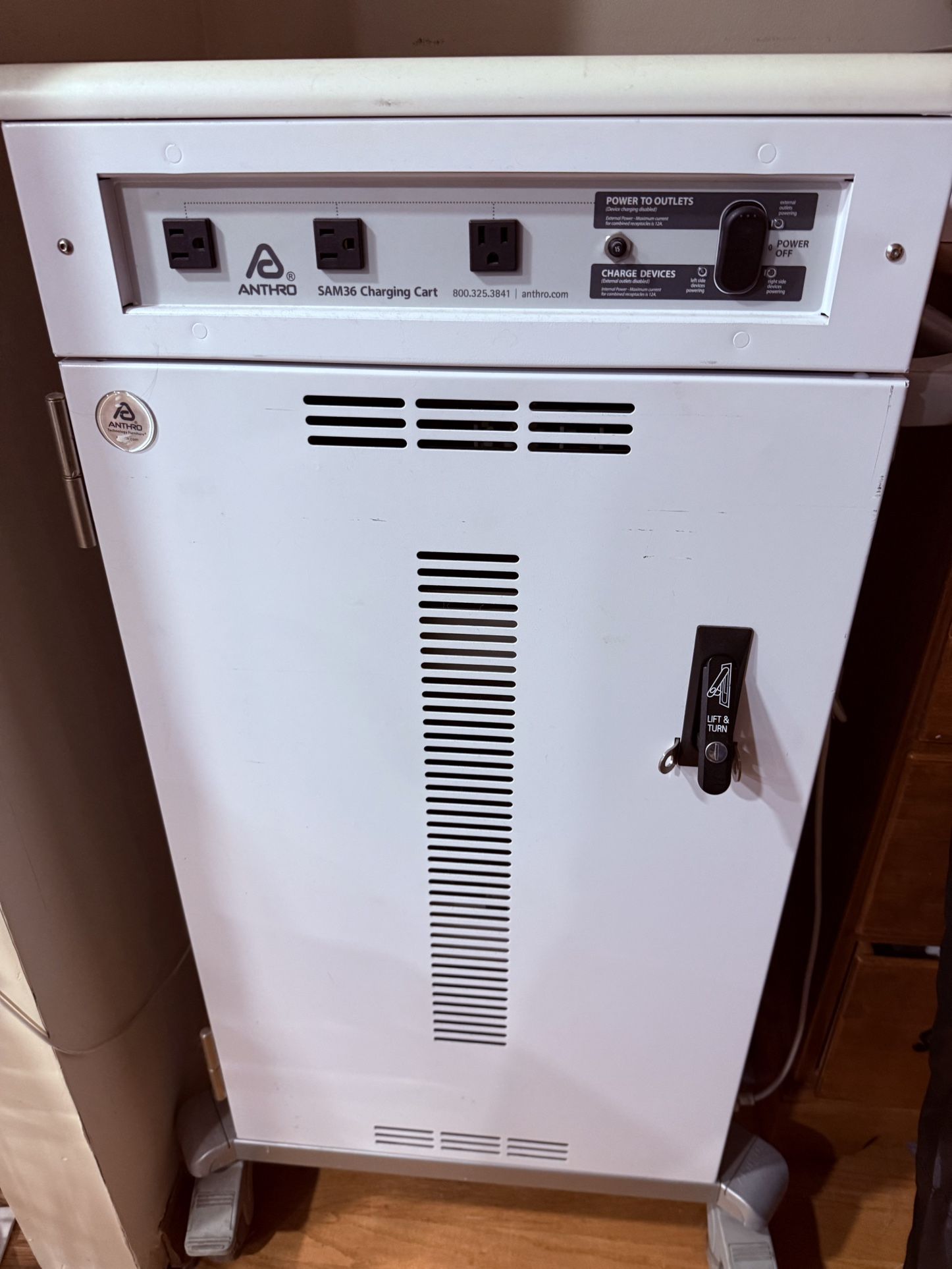 Anthro 36 unit Mobile Charging Cart. (laptop Tablet iPad) 
