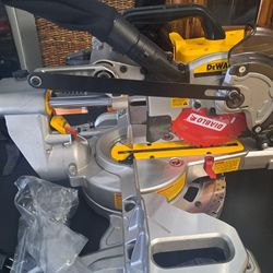 DEWALT

20V MAX Cordless 7-1/4 in. Sliding Miter Saw (Tool Only)