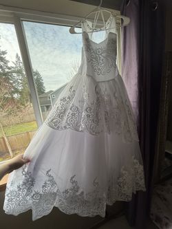 $60 Girls plus size 18/20 flower girl or communion white dress gown