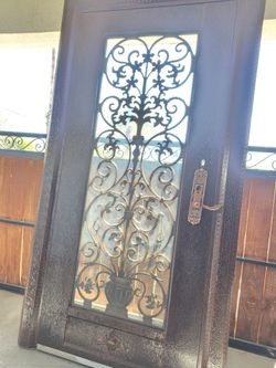 Puerta Frontal