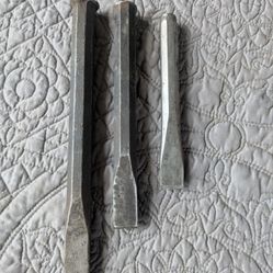VINTAGE STEEL CHISELS 