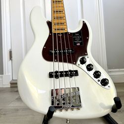 Fender 5 String American Ultra Jazz Bass White