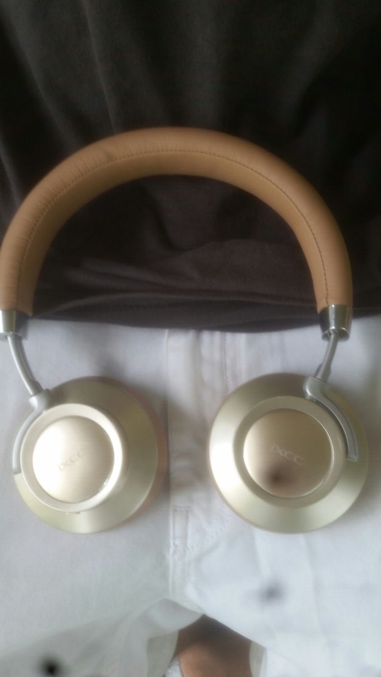 Wireless headphones