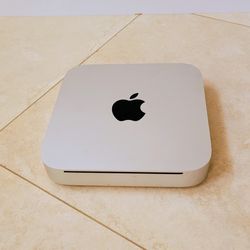 Apple Mac mini Computer w/MacOS High Sierra , SSD Hard Drive ( Solid State) , HDMI, DP- Great Condition.