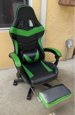 Gaming Chair with Footrest