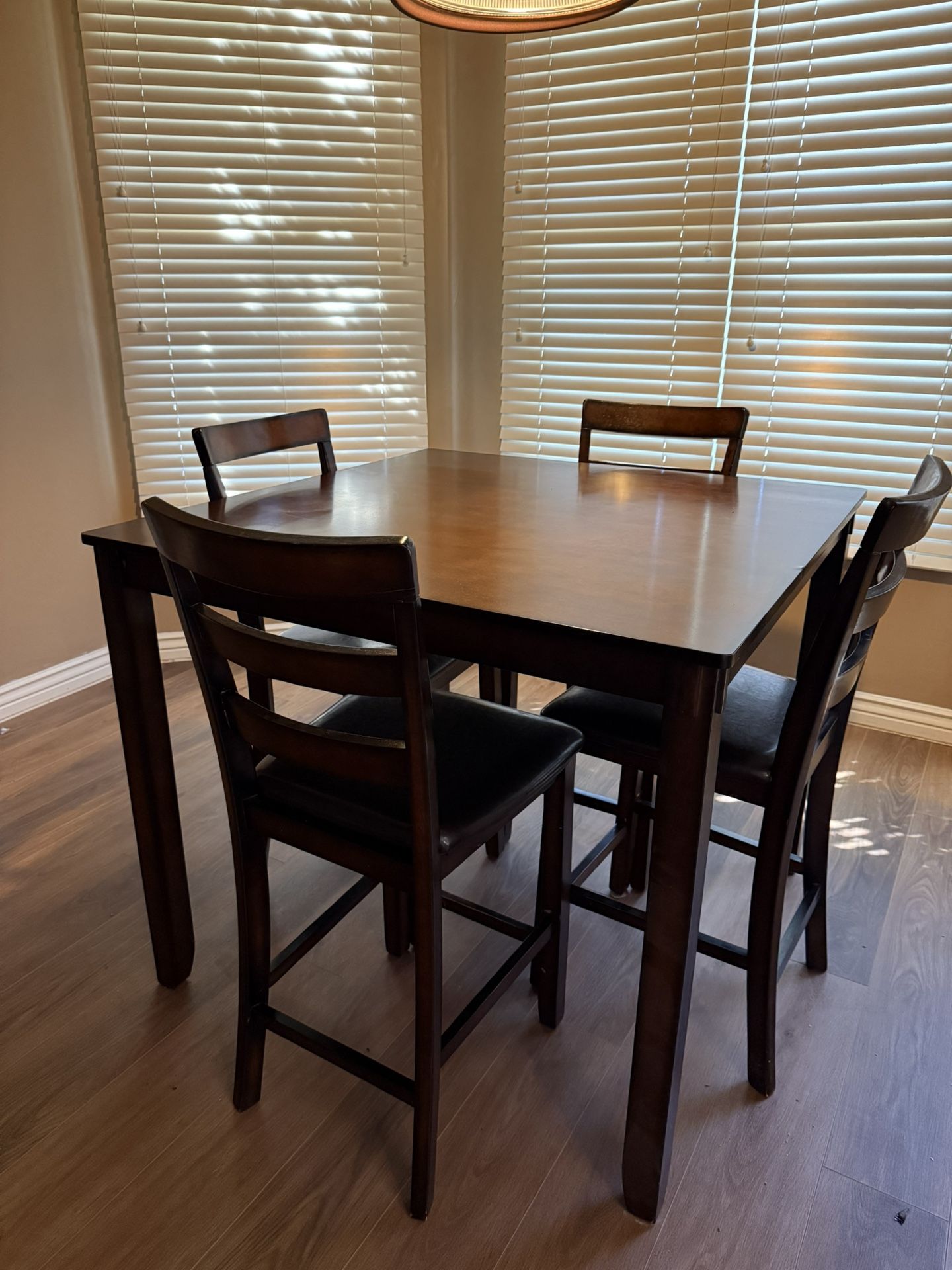 Table With 4 Chairs