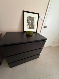 Black dresser Pick up in Lighthouse Pointe!