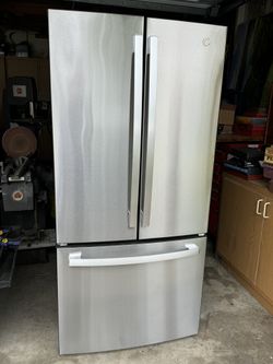 GE Energy Star Fridge 24.4 cu ft - GE Appliances - Fingerprint Resistant Refrigerator Freezer Water Dispenser 