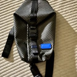 TUMI TAHOE-BOZEMAN SLING