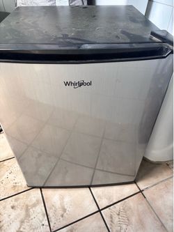 Whirlpool Mini refrigerator