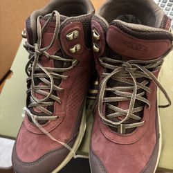 Brand  KEEN , New , Hiking Boot 