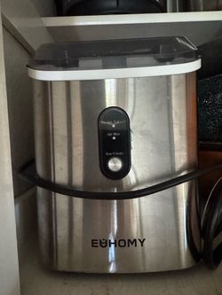 Countertop nugget ice machine