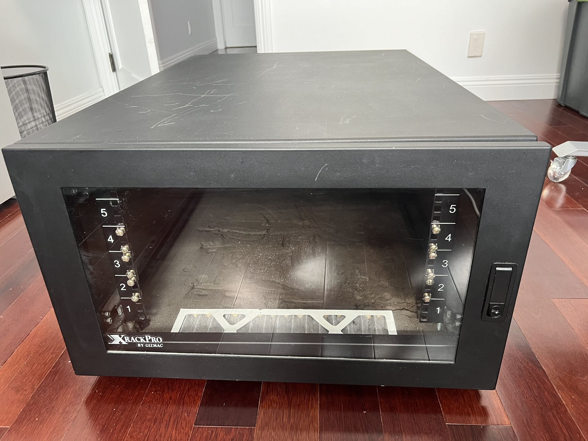 Gizmac XRackPro Noise Reduction Enclosure Rack Cabinet 6U