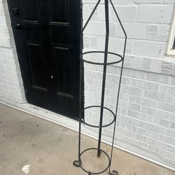 Stand plants metal  4 ft tall