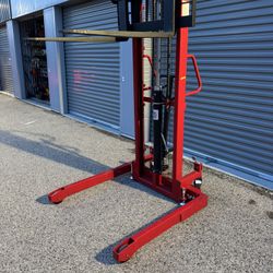 Manual Forklift