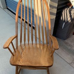 Wood rocking Chair 