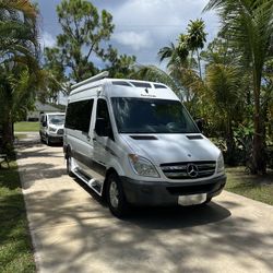 Mercedes Sprinter Roadtrek Motorhome