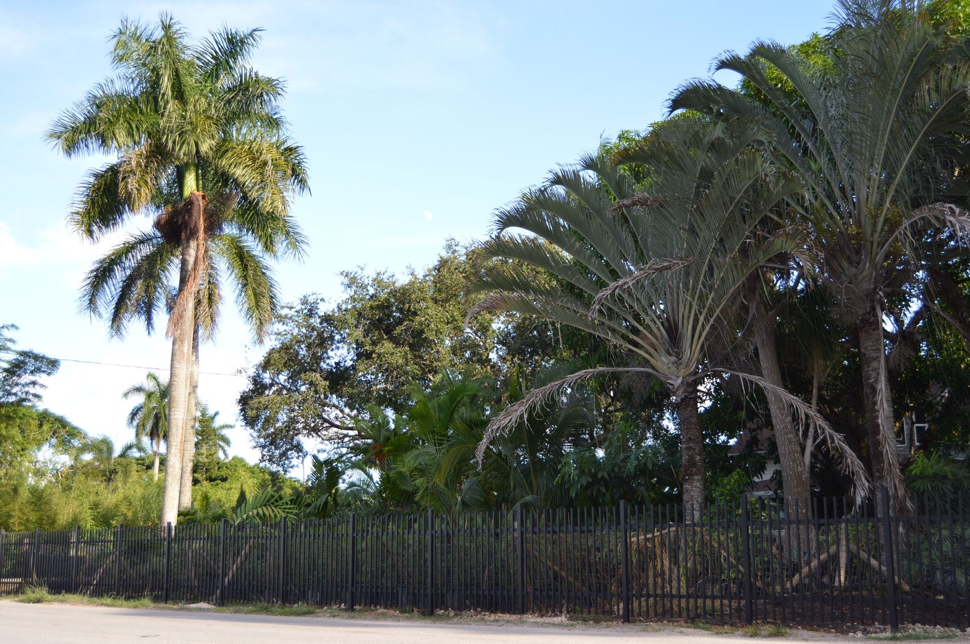 Aluminum Fence, Modern Picket Design By UZBE Fence Design