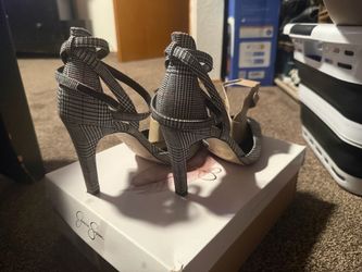 Women heels size 8