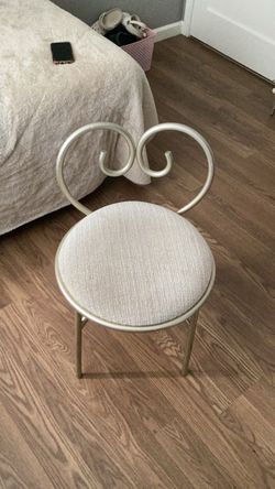 Vanity chair