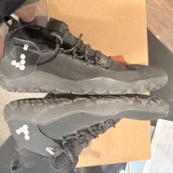 Vivobarefoot Magna Trail Size 9