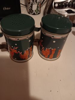 Christmas tin salt pepper shakers