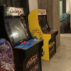 Arcade One Up Pac-Man And Gallica 