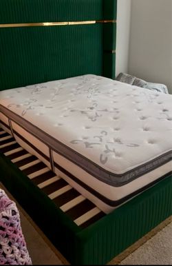 Queen Mattress - PICK UP ONLY