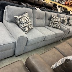 Beautiful 4 Piece Living Room Set.  No Credit Needed Financing Available!! 