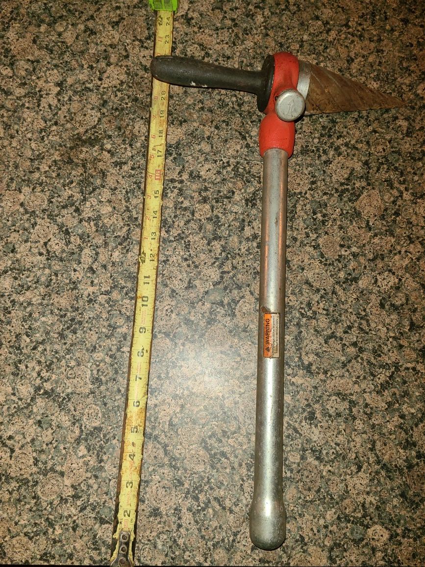 Ridged pipe reamer
