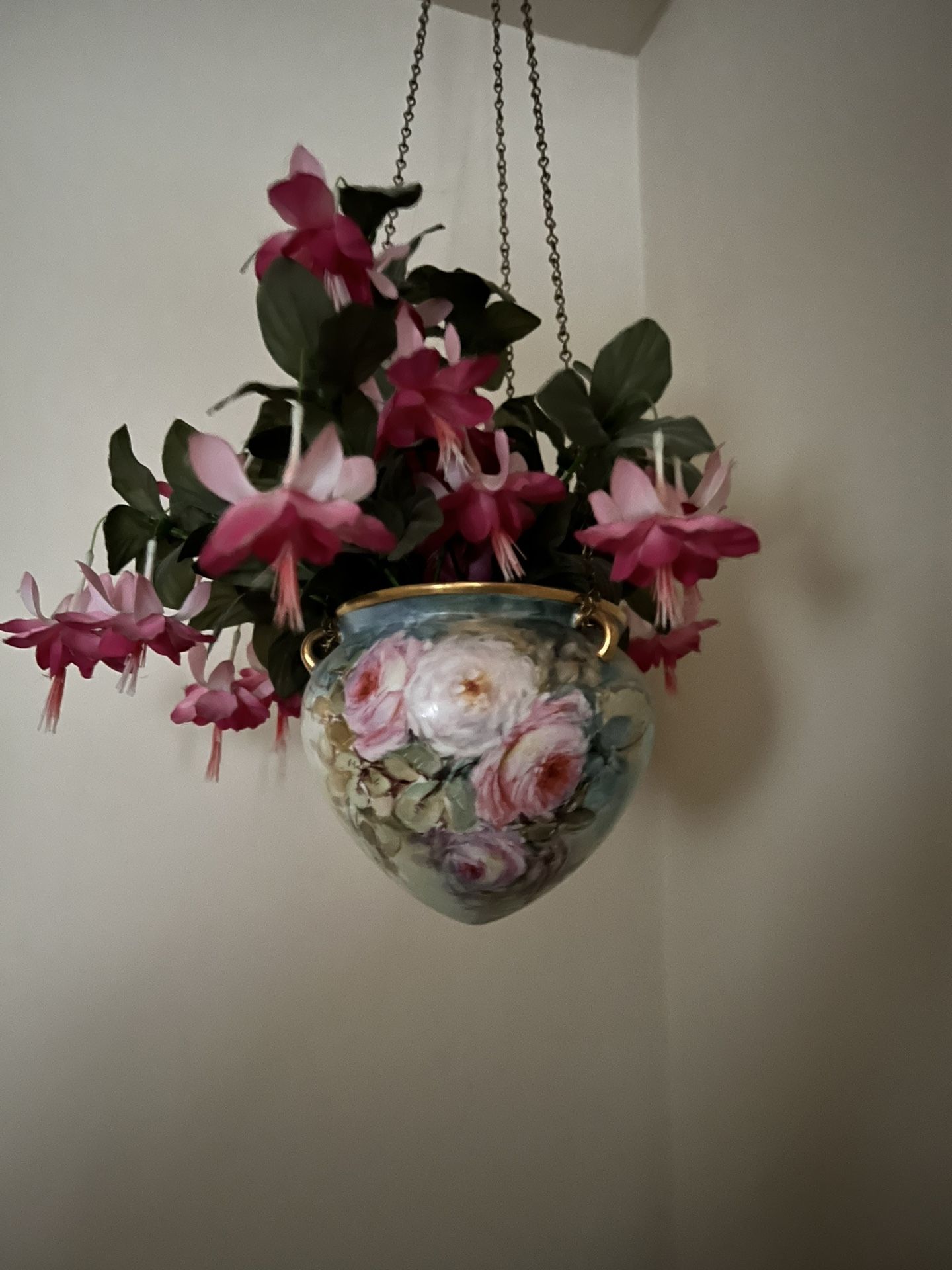 Hand-painted Porcelain Hanging Flower Pot 