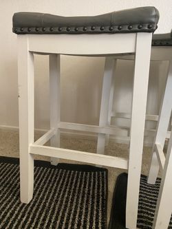 Beautiful 3 Matching bar Stools