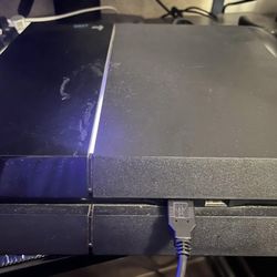 PS4 W/ 2 Controllers 