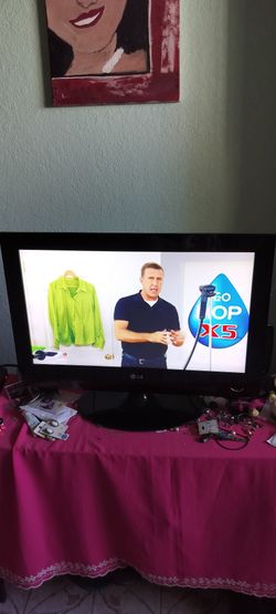 26in. LG TV and DVD player combo