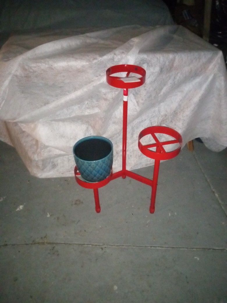 Tri Plant Stand 3ft Tall 2 Ft Circumference. 