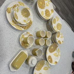 Vintage Royal China/Ironstone Set