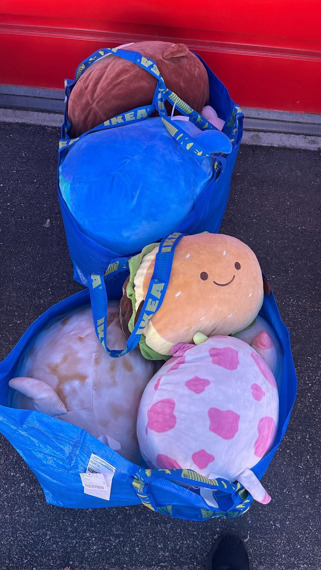 squishmallows And Plushies