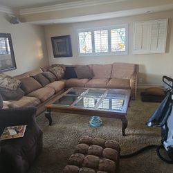 Sectional Sofa W/pillows 