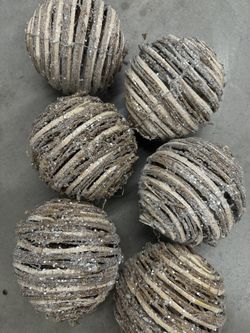 6 Decorative Spheres 