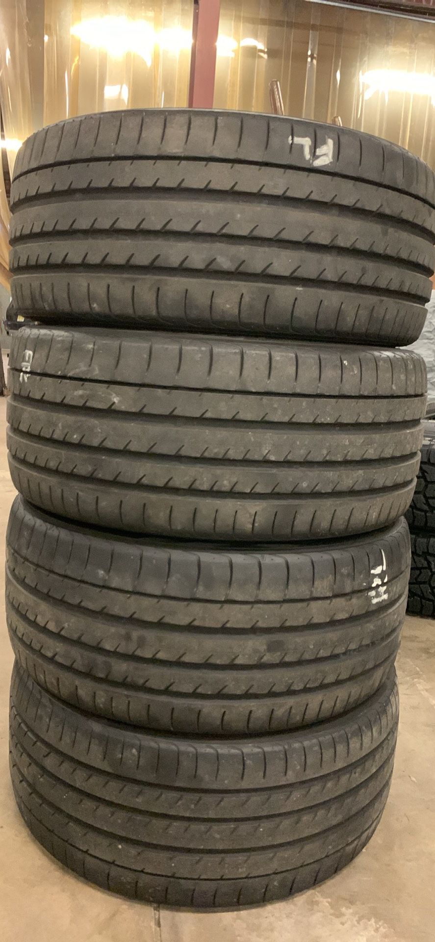 4.P245/35R19.$200