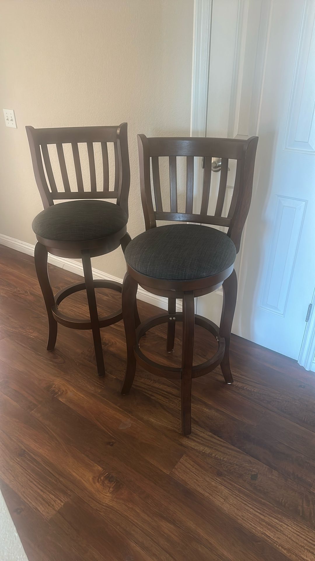 28” Swivel Bar Stools