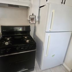Estufa + Refrigerador MOVING SALE
