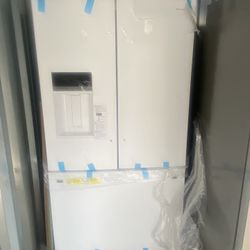 Fridgidaire Refrigerator 