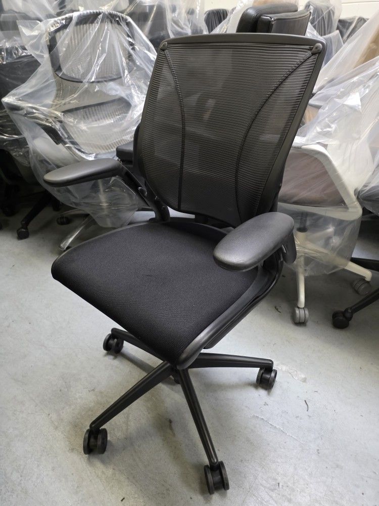 🔥CLEARANCE SALE!🔥LIKE NEW! HUMANSCALE DIFFRIENT CHAIR