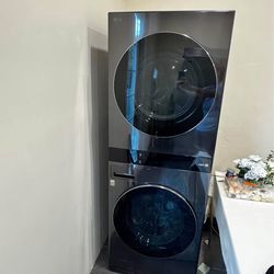 LG Turbo Washer & Dryer Tower Set