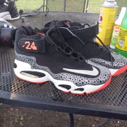 Nike Ken Griff. Size 5.5 Y 