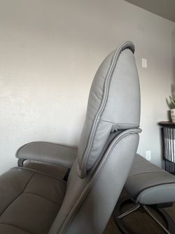 Gray Leather Recliner Chair -  Stressless Admiral