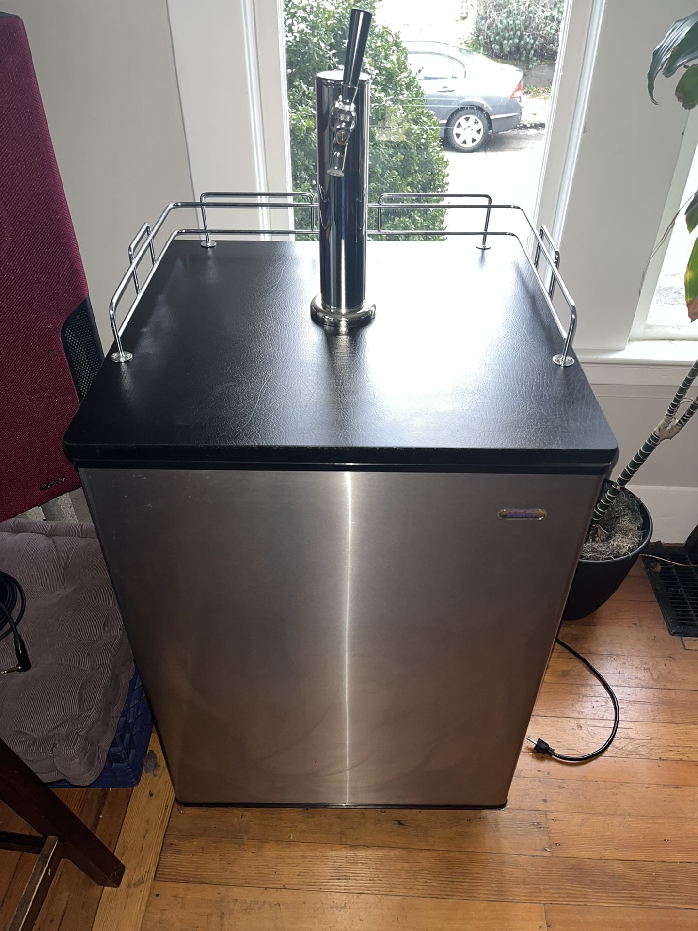 Haier Draft Beer Dispenser “Kegerator”