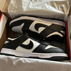 Women’s Panda Dunks Size 9