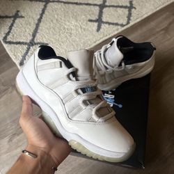 Jordan 11 Low Legend Blue Size 9.5